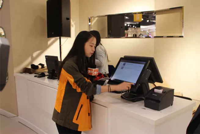  RFID trae luz a uno de los grandes almacenes más grandes en el estilo de tiempo 5 